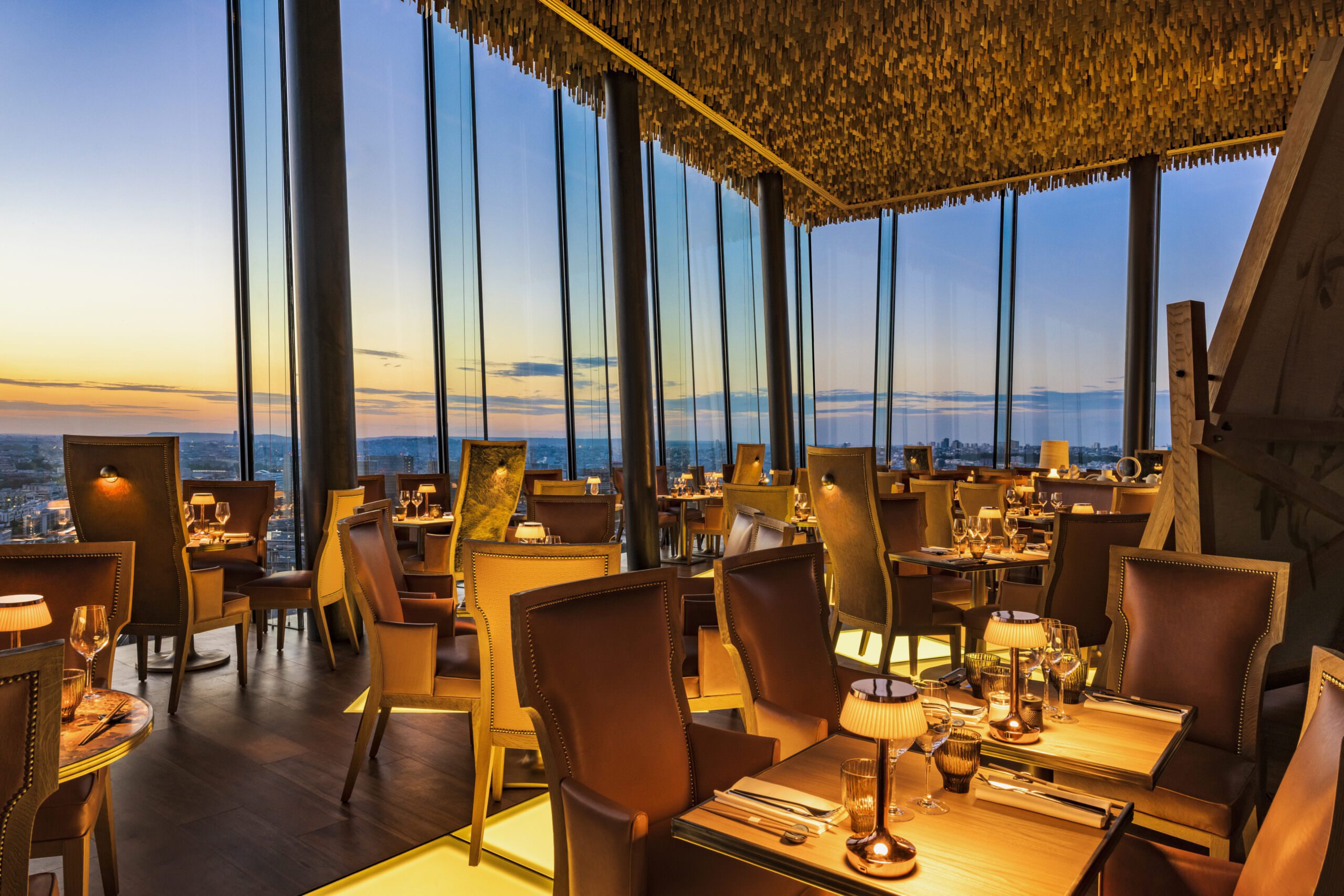 TOO_restaurant_Panoramique_vue_Paris_nuit_v2-scaled